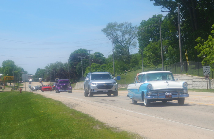 Splendid Day for End of May Car Cruise